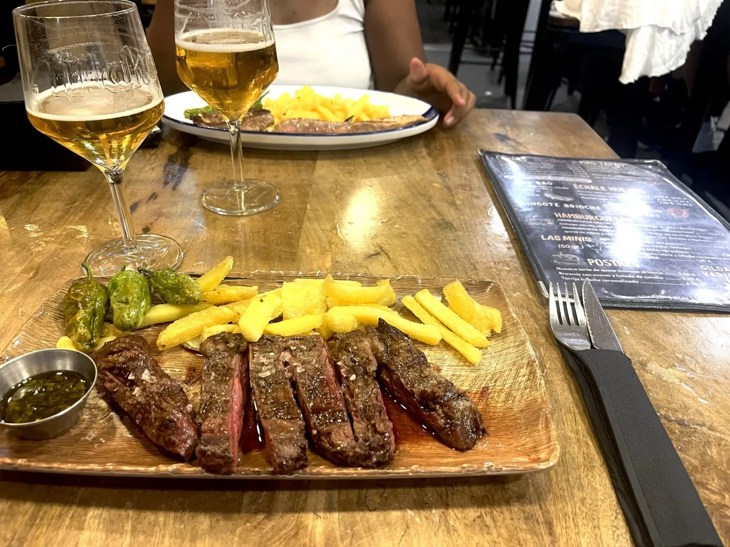 Platos de la casa de Sazón Teatinos, cocina casera y parrilla